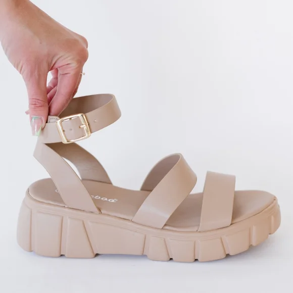 Best Foot Forward Platform Sandals Cream - Picture 1 of 5